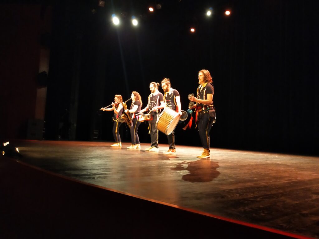 CM1-CM2 – pARTage en scène